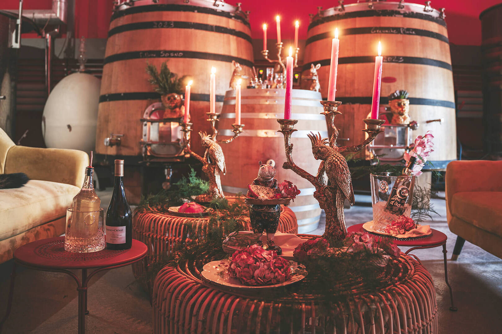 DINER INSOLITE DINER DANS LES CHAIS ORGANISATION SOIREE PRIVEE PRIVATE EVENTS ANNIVERSAIRE VIGNOBLES CHAIS CUVIER